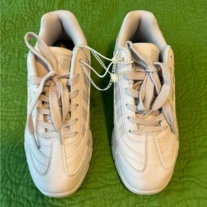 K Swiss light purple gym shoes.